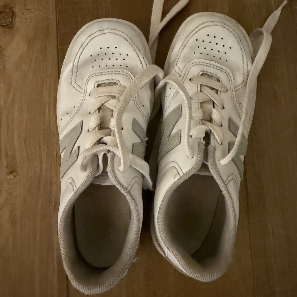 Kids New Balance White Sneakers, size 1.5